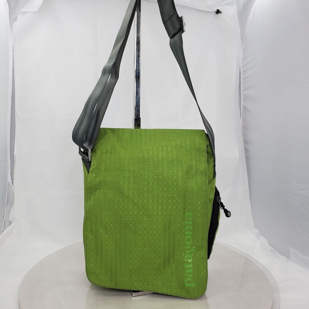 Patagonia Single Shot 2008 Green 13" Ripstop Messenger Bag Adjustable Crossbody